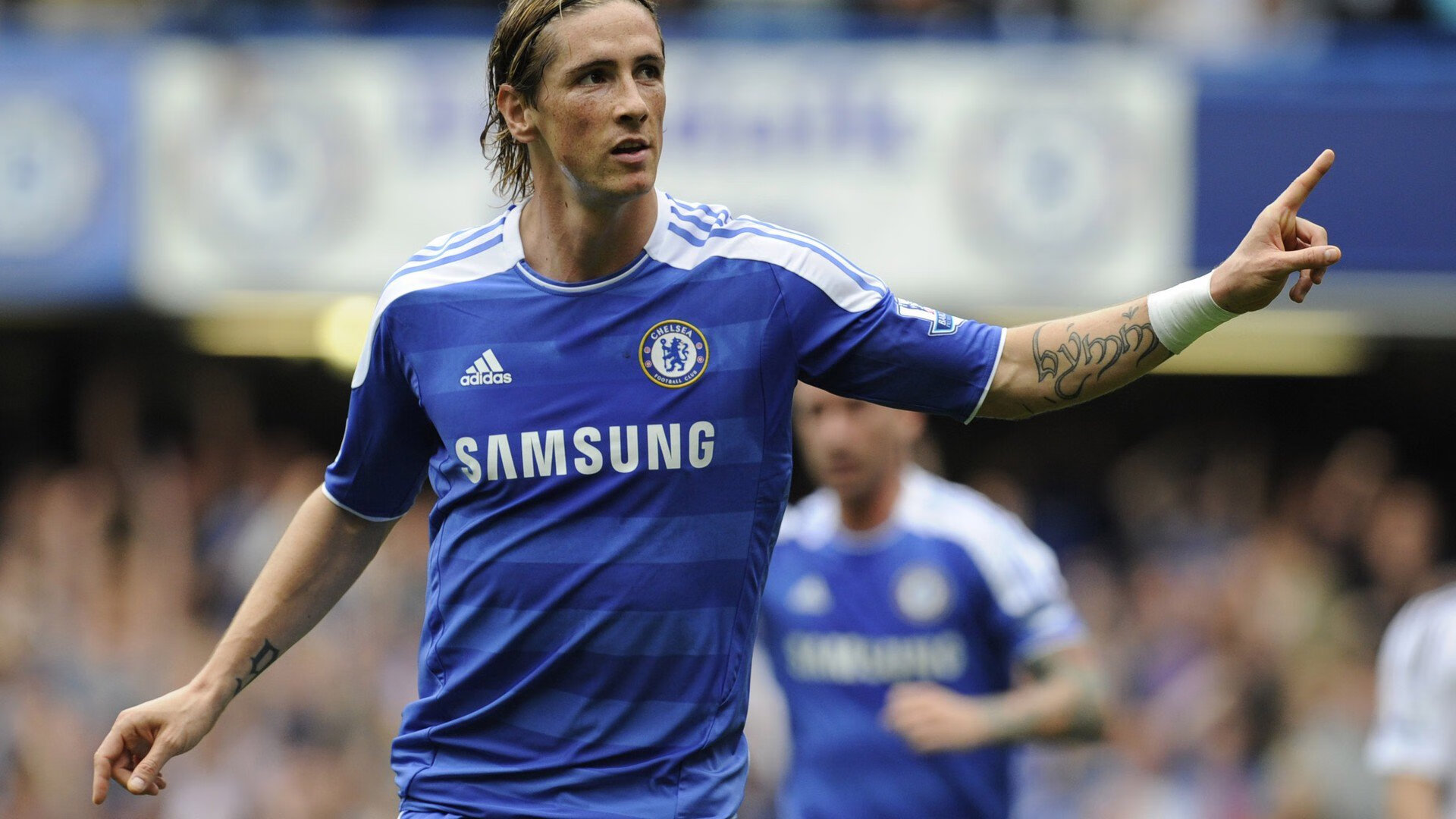 阿扎伦卡在中国队比赛中领先优势明显，险胜引发热议！赢得满堂喝彩